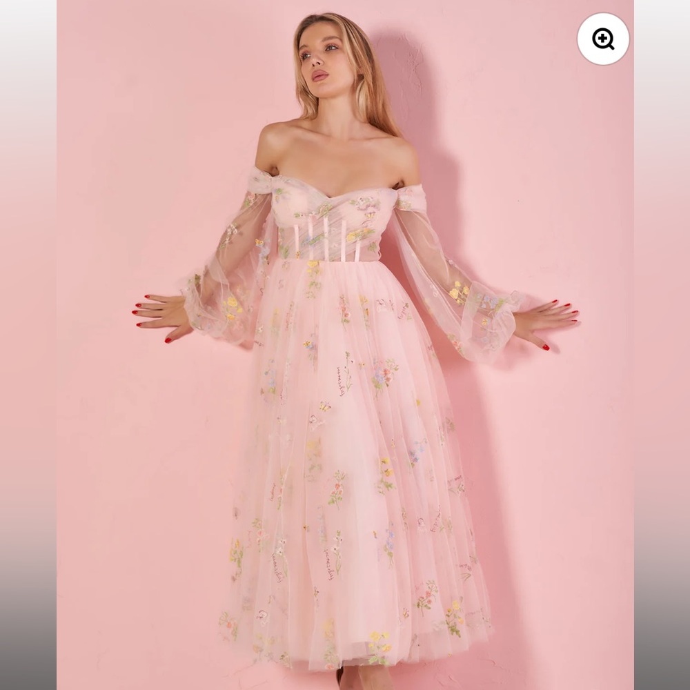 Sweetheart Neck Off the Shoulder Embroidered Tulle Prom Dress